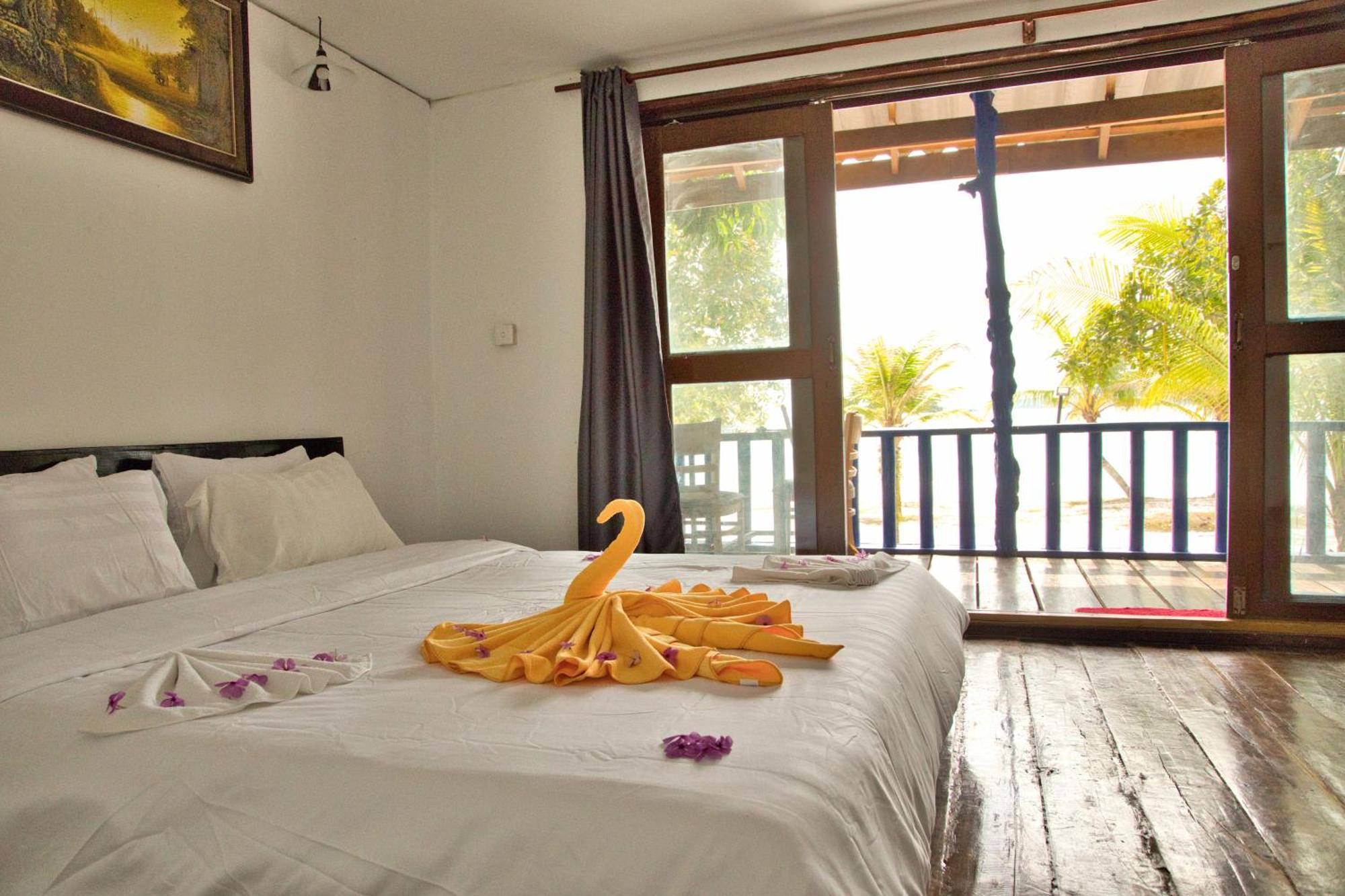 Koh Rong Beach Hostel And Bungalows Kaoh Touch Exterior foto