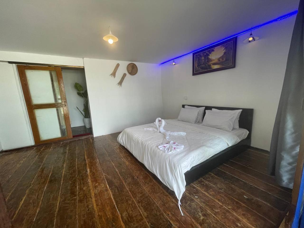 Koh Rong Beach Hostel And Bungalows Kaoh Touch Exterior foto