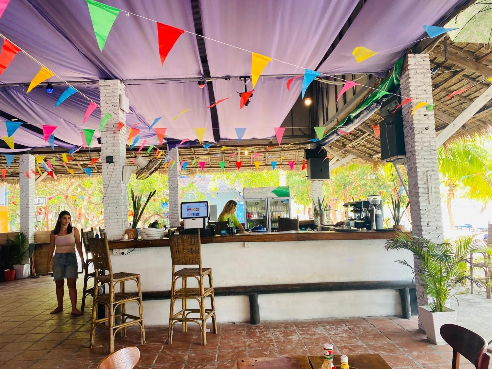Koh Rong Beach Hostel And Bungalows Kaoh Touch Exterior foto